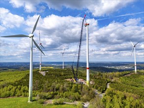 Erection of a wind turbine, wind energy plant, assembly of the ring generator, with a crawler