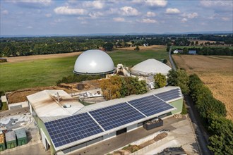 Biogas plant, gas storage, with dome, fermenter tanks for the fermentation process, use of solid