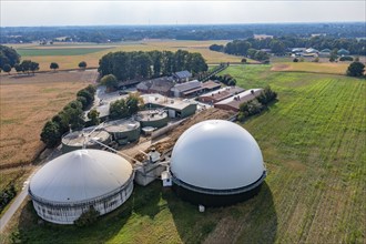 Biogas plant, gas storage, with dome, fermenter tanks for the fermentation process, use of solid