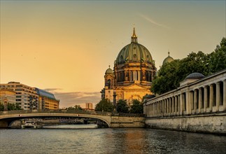 Evening sun, the Spree and the Berlin Cathedral, Berlin, Germany, Europe