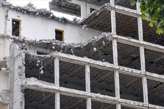 Demolition of office tower at the Urania. The administration building, built in 1967, will be