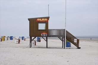 Beach chairs on the sandy beach, DLRG water rescue tower, North Sea, Utersum, Föhr, North Sea