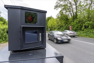 Semi-stationary speed camera on the B227, Hattinger Straße, used by the city of Gelsenkirchen,