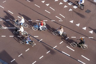 Crossing at Lange Viestraat, markings for cars and bicycles, green phase only for cyclists to be