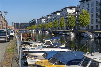 Christianshavns, old district, new residential buildings with jetty at Hammershøis Kaj, at the same