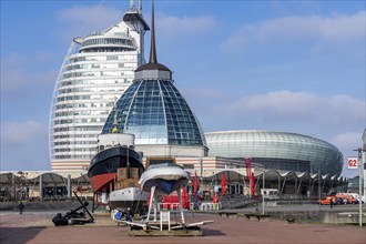 Old harbour, harbour basin, harbour district, Sail City building, Klimahaus Bremerhaven, museum