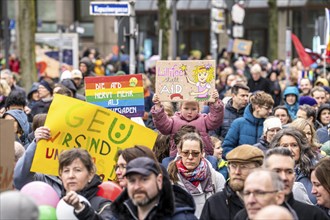 Pupils demonstrate against right-wing extremism, under the motto Schule bleibt Bunt (school remains