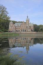 Hunting Lodge, Hunting Lodge Duin en Kruidberg by the Lake, Reflection, Santpoort-Noord, North