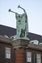 Lurspieler, antique trumpets, bronze sculpture on terracotta column, Town Hall Square, Rathausplatz