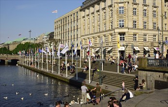 Germany, Hamburg, City, Inner Alster Lake, Kleine Alster, Alsterfleet, Terrace with shipping