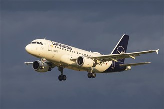 Aircraft approaching Zurich Airport. Registration: D-AILK, Airbus A319-114, Lufthansa. Zurich,