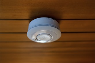 Home smoke detector, battery-operated smoke detector, wooden ceiling, building services, Stuttgart,