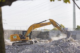 Demolition of the old shopping centre in Dresden-Nickern by the investor Krieger. The new building