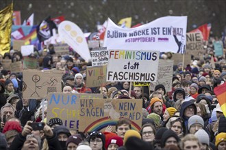 An alliance of initiatives and organisations has called for a demonstration and a human chain