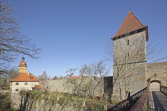 Wooden bridge to the Wächtersturm with historic town fortifications, town wall and Segringer Tor,