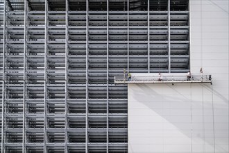 Construction of a high-bay warehouse, storage system for high space utilisation, in steel