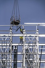 Construction of a high-bay warehouse, storage system for high space utilisation, in steel