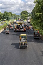 Renewal of the road surface on the A40 motorway between the Kaiserberg junction and Mülheim-Heißen,