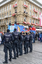 Rose Monday procession in Düsseldorf, street carnival, police operation, police officers secure the