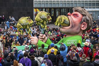 Rose Monday parade in Düsseldorf, street carnival, carnival floats by float builder Jacques Tilly,