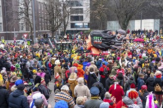 Rose Monday parade in Düsseldorf, themed floats of carnival societies and other participants in the