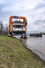 Craning the €6.3 million Sunseeker 88Y motor yacht, weighing 82 tonnes, in preparation for the