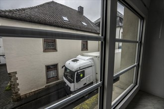 City centre traffic, lorry driving through the town of Breckerfeld, narrow passage in Frankfurter