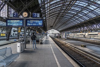 Effects of the coronavirus crisis, empty tracks at the main railway station, Cologne, Germany,