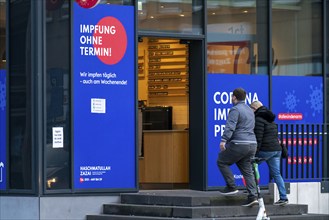 Corona test centre and vaccination centre, in the city centre at the main railway station, Essen,