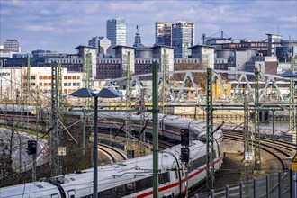 Track system at Elbbrücken station, ICE travelling towards the city centre, to the main station,