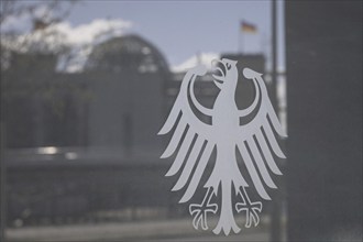 The federal eagle adorns the pane of the Federal Ministry of Education and Research, the Bundestag