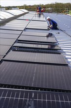 Installation of solar modules on the roof of a commercial enterprise, over 400 photovoltaic modules