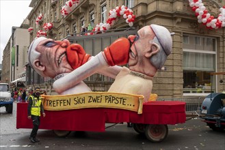 Rose Monday parade in Düsseldorf, street carnival, motif float in carnival, by float builder