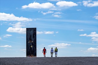 Hiker, Spaziergänger, sculpture by Richard Serra, Bramme for the Ruhr area on the Schurenbach spoil