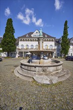 Gasthof zur Margarethenhöhe and Schatzgräberbrunnen in the Margarethenhöhe estate, Essen, Ruhr