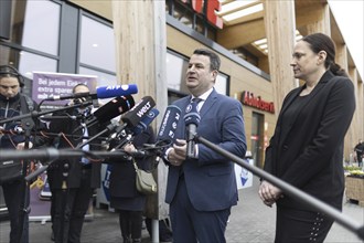 Hubertus Heil (SPD), Federal Minister of Labour and Social Affairs, and Dr Daniela Büchel, Head of