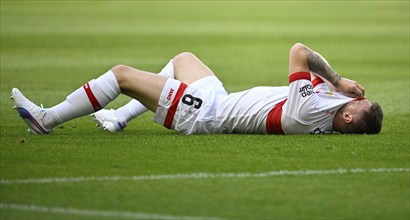 Angelo Stiller VfB Stuttgart (06) injured, injury, on the ground, MHPArena, MHP Arena Stuttgart,