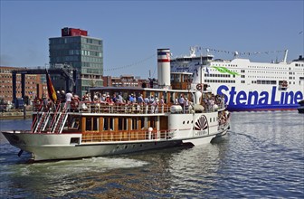 Europe, Germany, Schleswig Holstein, Kiel, Baltic Sea, harbour, paddle steamer Freya leaving the