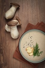 Mushroom cream soup, with dill and bruschetta, mushroom eringi