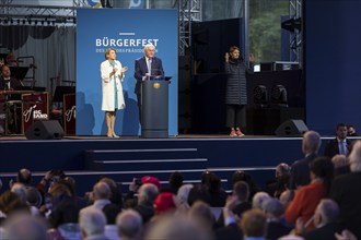 Elke Büdenbender (woman of the Federal President) and Frank-Walter Steinmeier (President of the