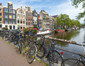 Bicycles on Herenstraat & Prinsenstraat Canal Bridge, Keizersgracht, Negen Straatjes, Amsterdam,