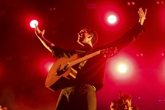 Vincent Waizenegger, singer of the band Provinz at the Highfield Festival on Friday, Störmthaler