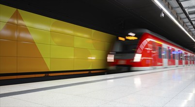 Underground arriving S-Bahn, train, class 420 in traffic red, platform, stop, Schwabstrasse