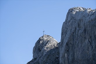 Summit cross on the western Karwendelspitze, Karwendel Mountains, Mittenwald, Werdenfelser Land,