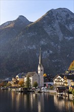 View of Hallstatt and Lake Hallstatt as well as the surrounding mountains. In the morning in autumn