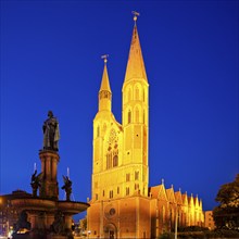 Henry's Fountain in honour of Henry the Lion in the evening in front of St. Catherine's Church,