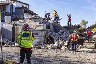 International disaster control exercise Magnitude with more than 1000 rescuers. They are rehearsing