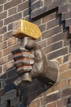 Golden Hammer, Sprinkenhof, ceramics, clinker sculpture, Ludwig Kunstmann, listed building,