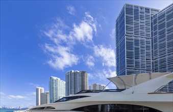 Miami, luxury condominiums located near city financial center, Biscayne Bay and South Beach