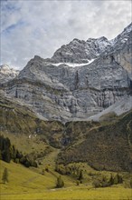 Mountain landscape in autumn, summit Eiskarlspitze, Eng, municipality Hinterriß, Karwendel